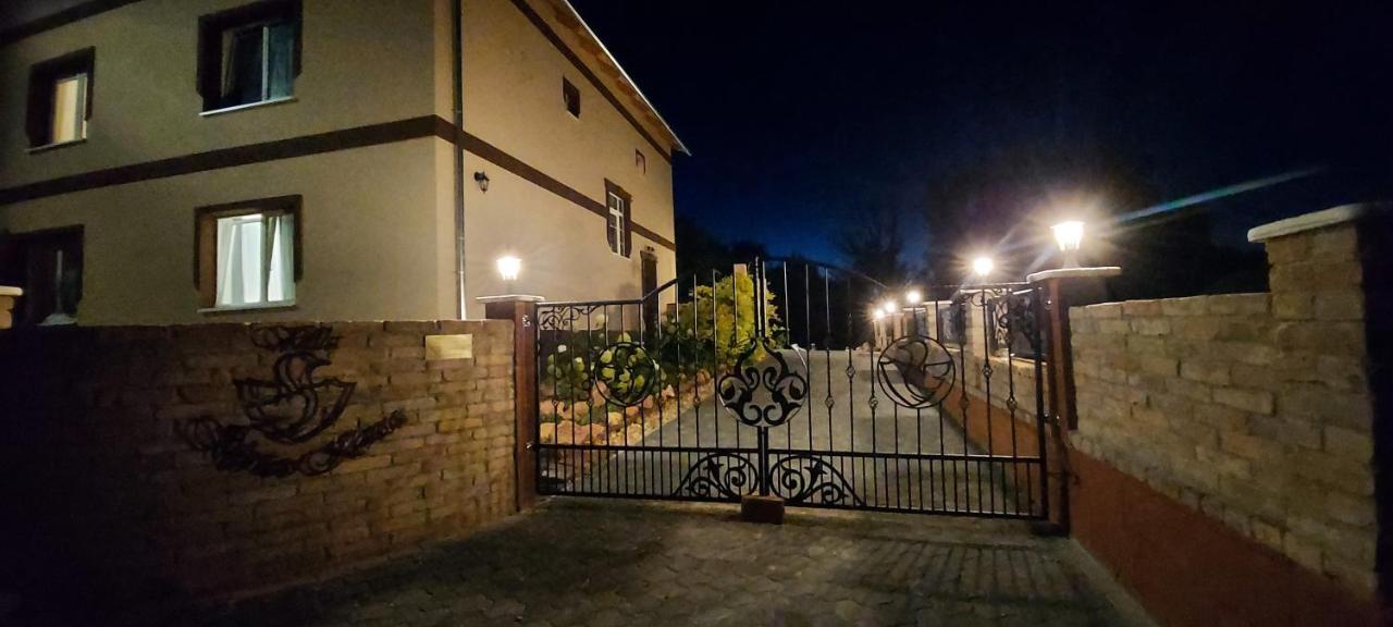 Villa Verteskacsa Vertesacsa Luaran gambar